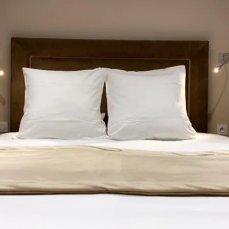 Du Commerce-restaurant Au Couteau Hotel 3*