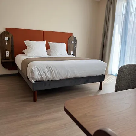 Du Commerce-restaurant Au Couteau Hotel Nogent (Haute-Marne)