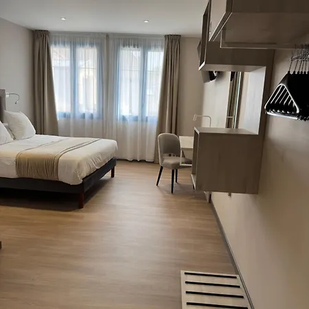 Du Commerce-restaurant Au Couteau Hotel 3*