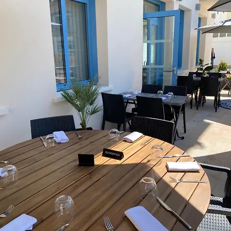 Du Commerce-restaurant Au Couteau