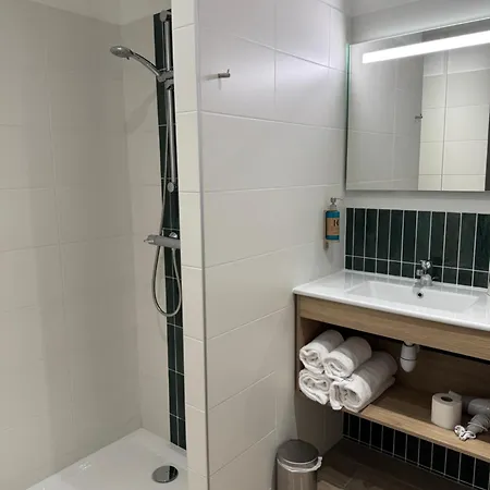 Du Commerce-restaurant Au Couteau Hotel