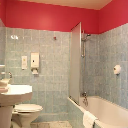 Du Commerce-restaurant Au Couteau Hotel 3*