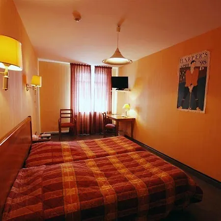 Hotel Du Commerce-restaurant Au Couteau 3*