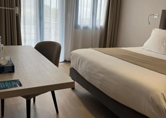 Du Commerce-restaurant Au Couteau ホテル 3*