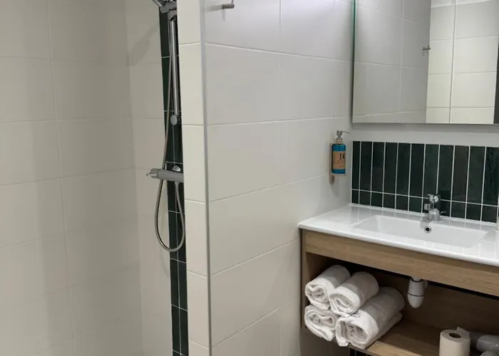 Du Commerce-restaurant Au Couteau ホテル