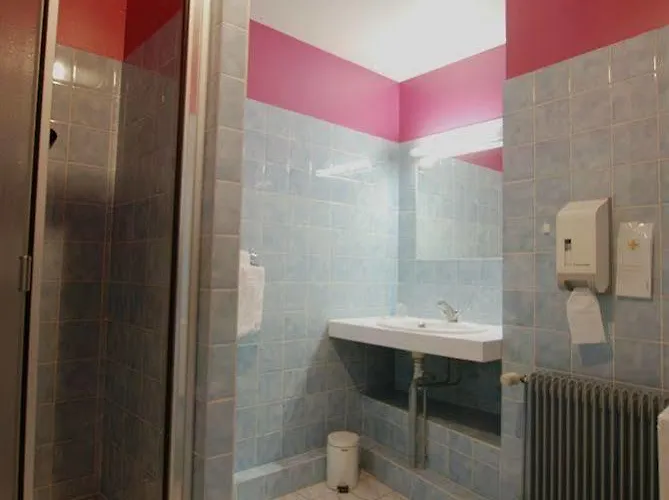 Du Commerce-restaurant Au Couteau ホテル