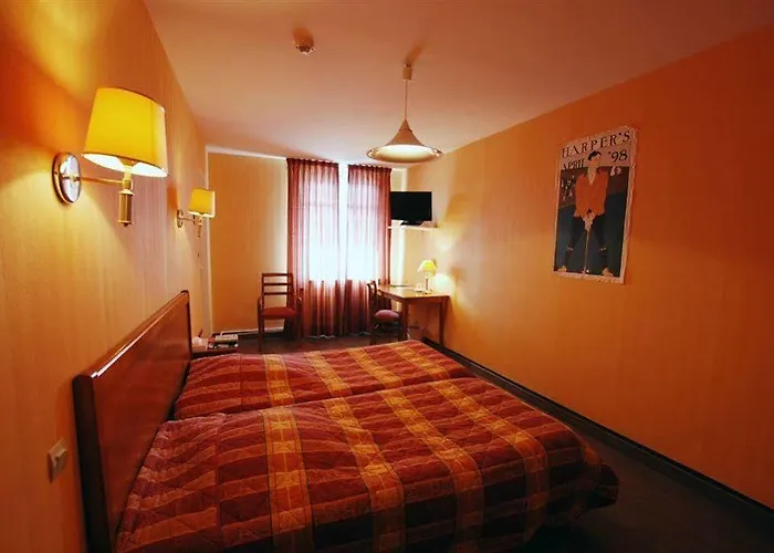 Hotell Du Commerce-restaurant Au Couteau 3*